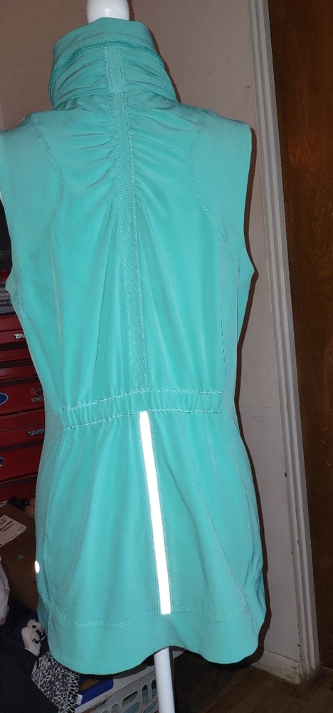 Vest - Picture 3 of 4